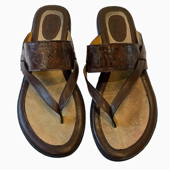 BOC by BORN Shoes - Woman's BOC Reagan Low Heel Thong Sandal Brown Leather with Black Sole Size 8